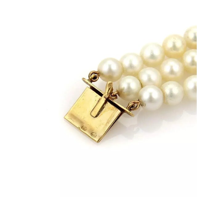 Triple Strand Pearls Green Agate 14k Yellow Gold Bracelet For Sale - Image 4 of 4