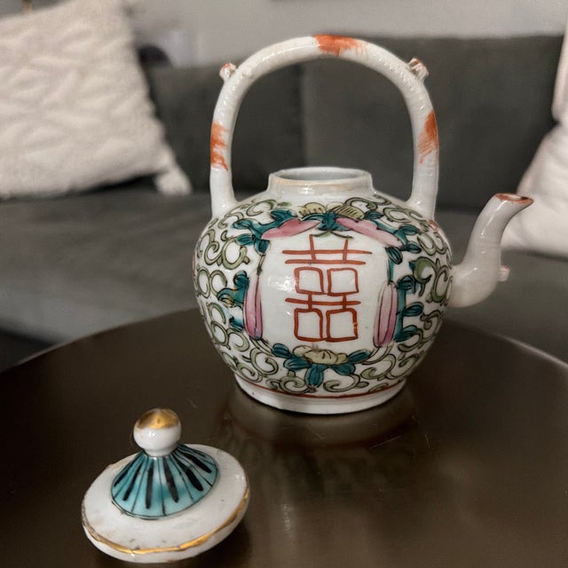 Early 19th Century Early 19th Century Tung Chih Chinese Tea Pot Tongzhi Period Qing Dynasty ‘Double Happiness’ For Sale - Image 5 of 8