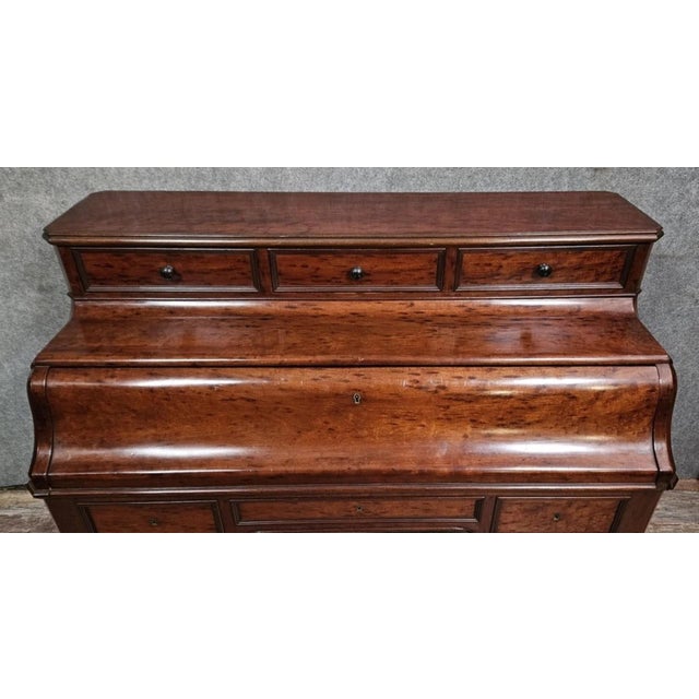 Antique Roll-Top Desk – Louis-Philippe Period / 19th Century A superb roll-top desk in mottled mahogany, with an elegant...