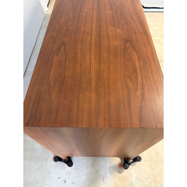 Wood 1960s Freshly Refinished Widdicomb Mid-Century Modern 6-Drawer Walnut Dresser – MCM Beauty! For Sale - Image 7 of 18