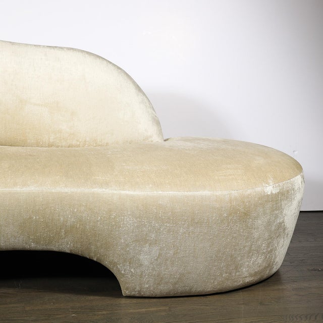 1980s Mid-Century Modernist Curved Sofa in Oyster Velvet Upholstery For Sale - Image 5 of 16