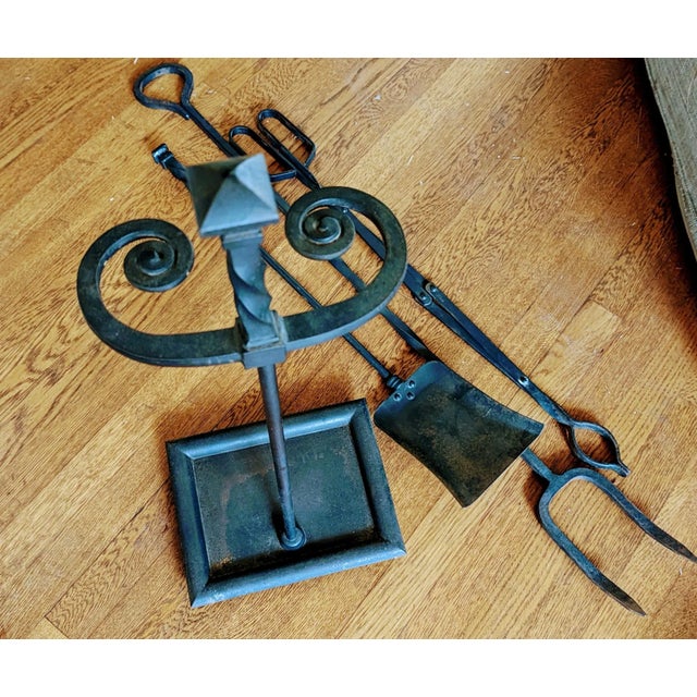 CORRECTION TO SHIPPING TIME, THIS IS SELLER SHIPPING, ARRIVAL TIME IS 4-10 DAYS FROM PURCHASE DATE. 3 tools on a stand, it...