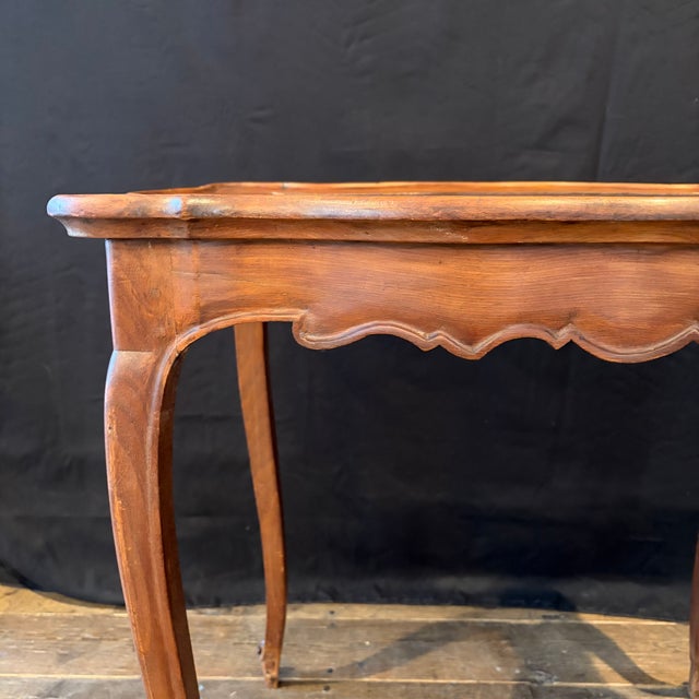 French Antique French Louis XV Side Table or Desk With Inlaid Embossed Leather Top For Sale - Image 3 of 12