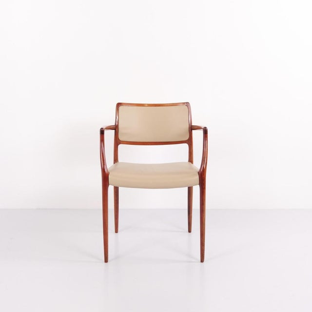 Model 65 Armchair in Rosewood with Light Elegance Leather by N.O. Møller for J.L. Møllers, 1960s, Set of 4 For Sale - Image 3 of 14