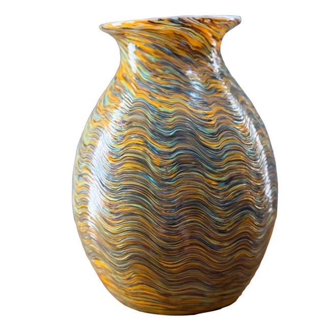 Large Hand-Blown Iridescent Studio Art Glass Vase - Pulled Feather Design An exceptional example of 20th-century American...