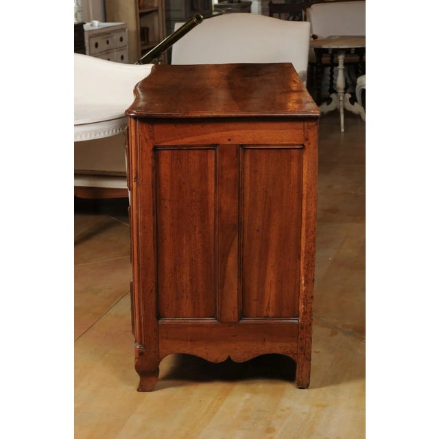 French Louis XV Period 1730s Walnut Three-Drawer Commode from Lyon with Foliage For Sale - Image 4 of 13