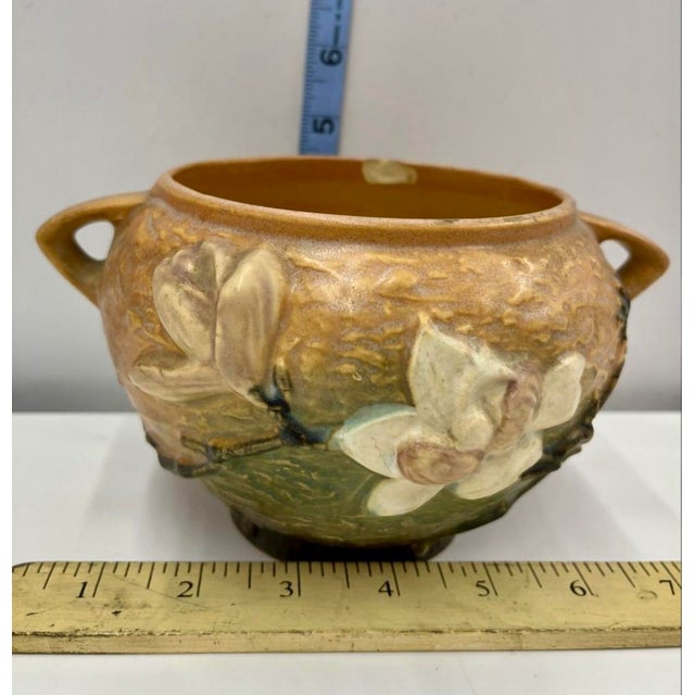 Roseville Pottery Vintage Roseville Pottery Magnolia Brown Console Set - Bowl 665-4 & Candlesticks 1157-4 ½" For Sale - Image 4 of 7