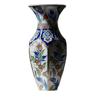 Handmade Ceramic Faceted Vase (25cm) – Iznik Floral Arches & Panels – Geometric Art Decor For Sale
