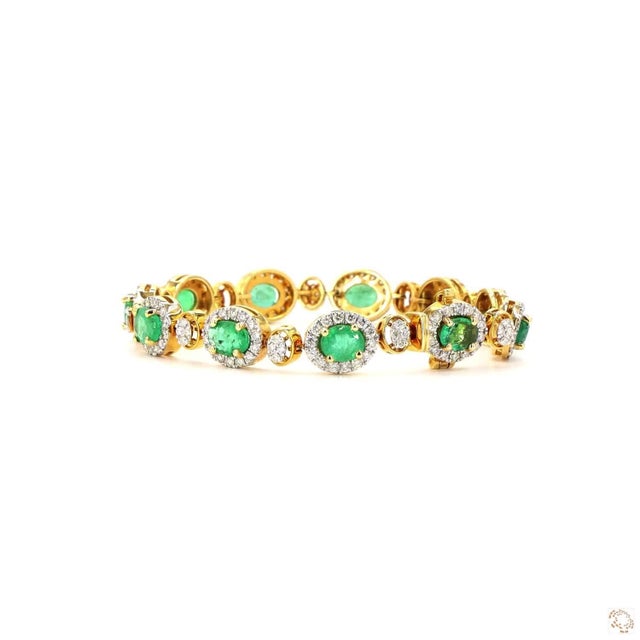 2.51 Carat Round Brilliant Cut Diamond Emerald Gold Bracelet For Sale In New York - Image 6 of 9