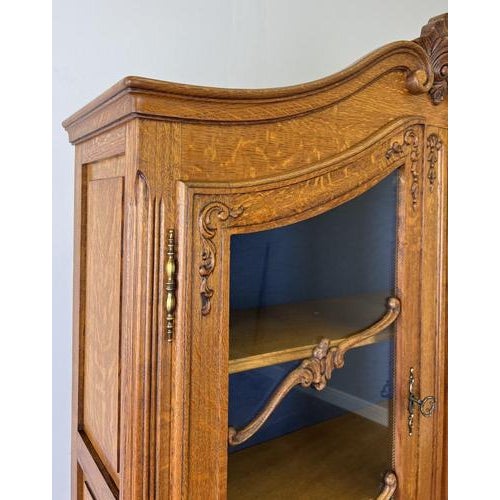Vintage French Louis XIV Style Oak Display Cabinet For Sale - Image 4 of 13