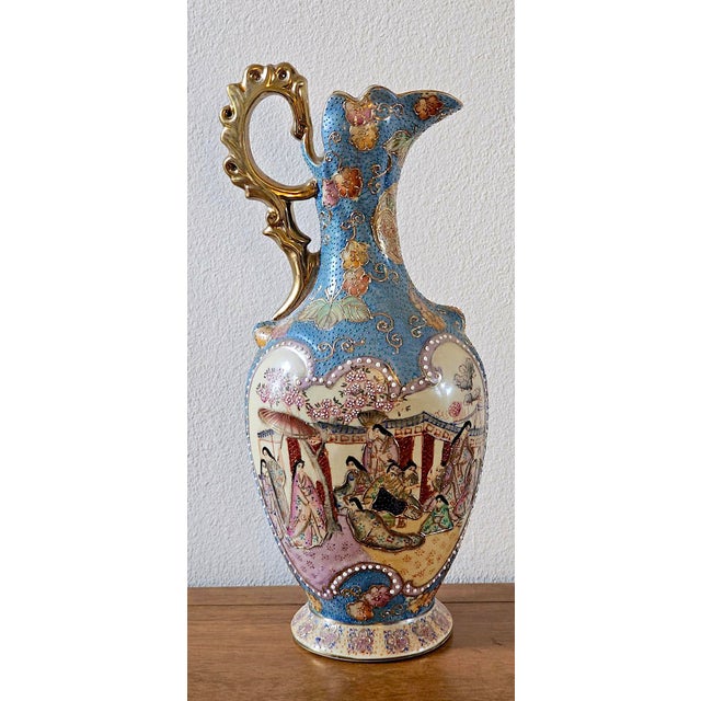 Vintage Satsuma Vase Pitcher With Gold Handle – 20th Century Chinoiserie, Hand-Painted For Sale - Image 13 of 17