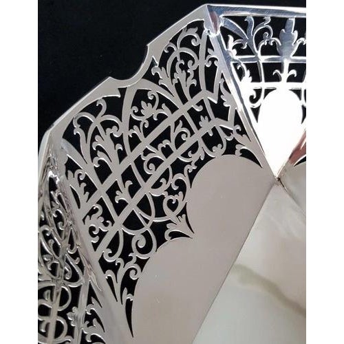 Sterling Silver Fruit Bowl or Cake Dish from Gladwin LTD, Sheffield 1942 For Sale - Image 6 of 18