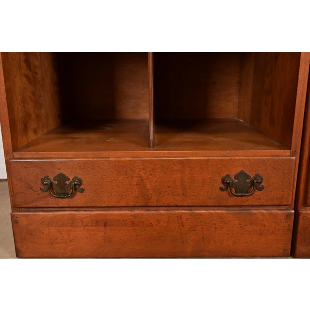 Wood Ethan Allen American Colonial Solid Maple Breakfront Bookcase Cabinet, 1960s For Sale - Image 7 of 15