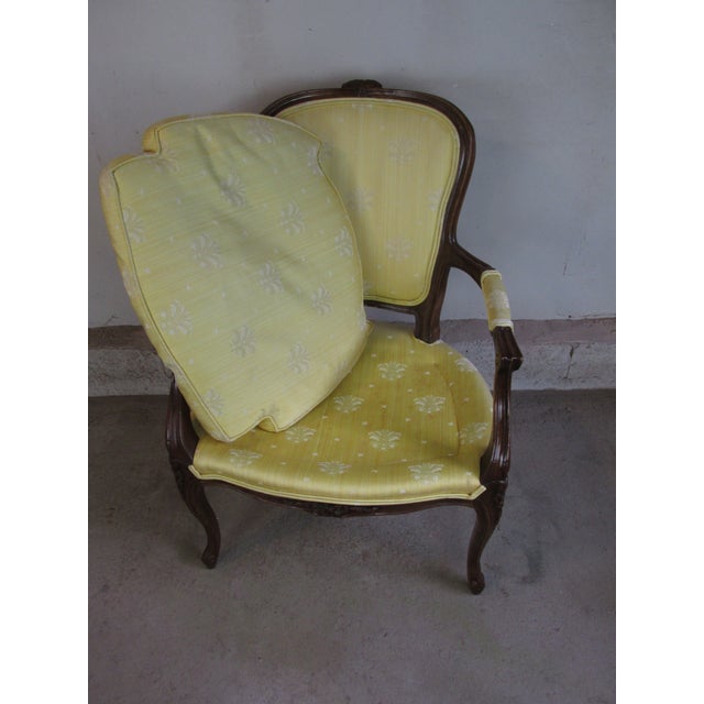 Light Yellow Vintage French Louis XV Style Fauteuils by Hickory Furniture Co., a Pair For Sale - Image 8 of 14