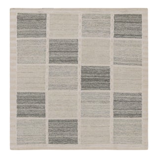 Rug & Kilim’s Scandinavian Style Kilim and Square Rug in Gray Geometric Patterns For Sale