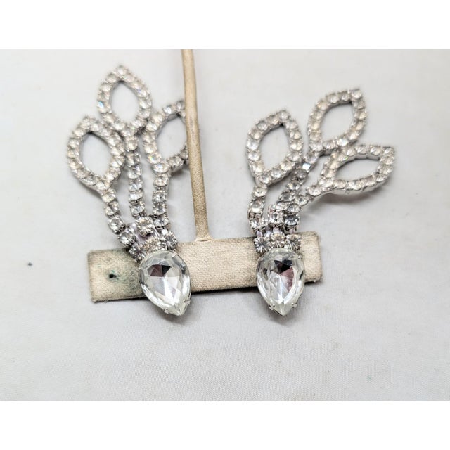 American Vintage 1980s Signed Alexis Kirk Rhodium Plated Clear Rhinestone Chandelier Clip Earrings-2 Pieces For Sale - Image 3 of 9
