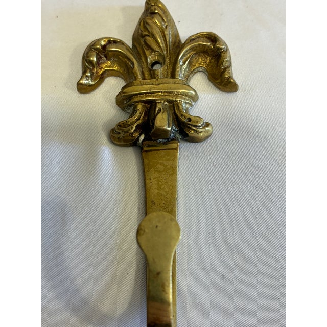Mid 20th Century Vintage Solid Brass Fleur-De-Lis Wall Hook | French Country Decorative Hardware For Sale - Image 5 of 8