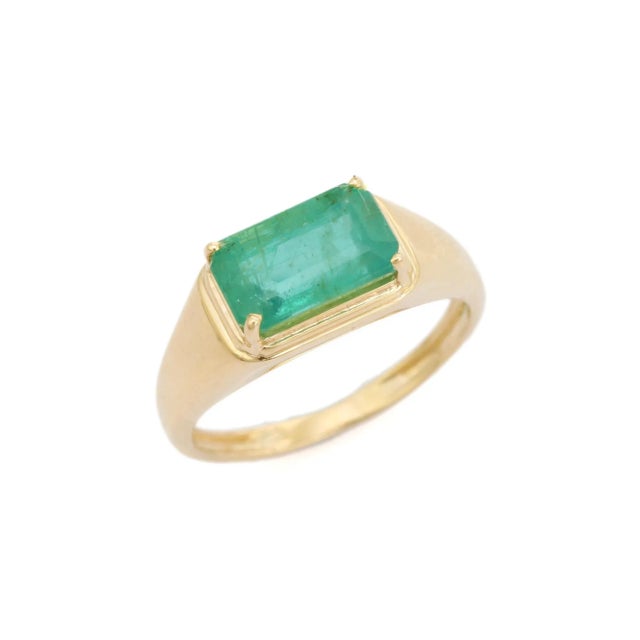 Green 2.76 Carat Prong Set Emerald Signet Ring Size 6.5 For Sale - Image 8 of 17