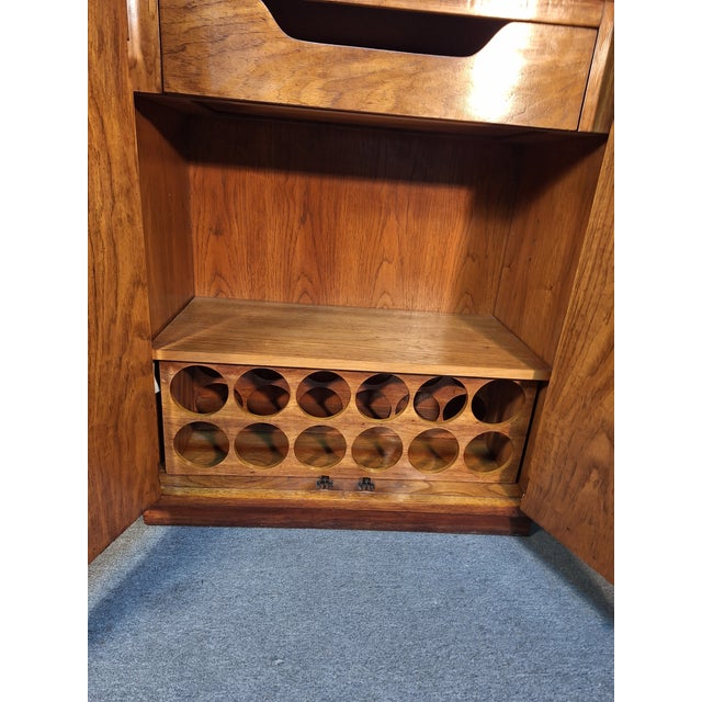 1970s Drexel Heritage Consensus Pecan Illuminated Bar Cabinet For Sale - Image 9 of 12