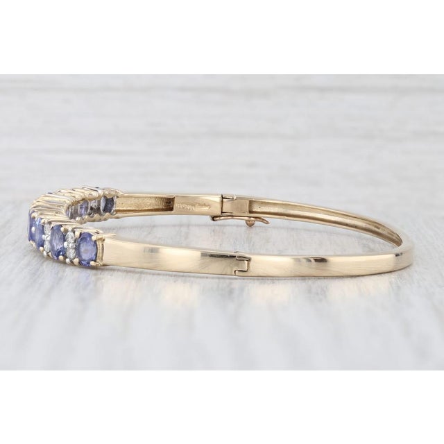 Modern Cardow Tanzanite Diamond Bangle Bracelet 14k Yellow Gold 7" For Sale - Image 3 of 8