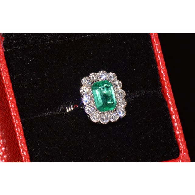 Gia Certified Natural 3.10Cts vs F Diamond Emerald 18k Solid Gold Milgrain Bezel Halo Ring, Size 6.5 For Sale - Image 12 of 14