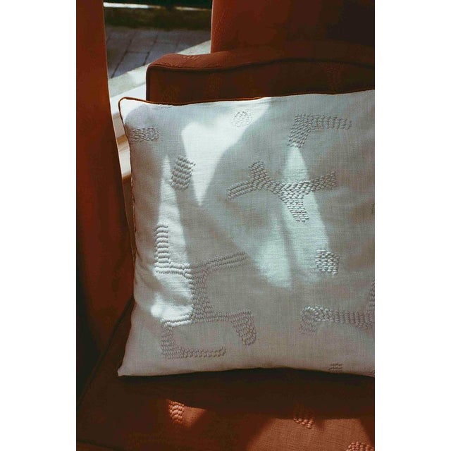 Contemporary Powder Raphia Cushion by Ceraudo For Sale - Image 3 of 6