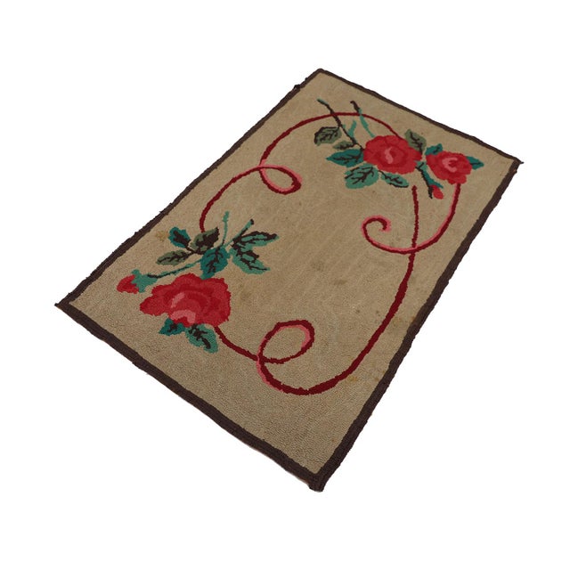 1900 - 1909 2'x4' Antique American Hooked Rug | Floral Hooked Area Rug For Sale - Image 5 of 9