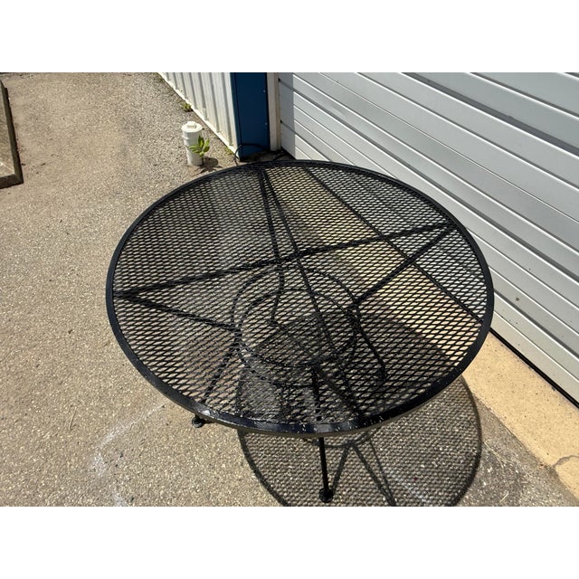Mid 20th Century Vintage Salterini Style Wrought Iron Mesh Patio Table – 36” Round For Sale - Image 5 of 12