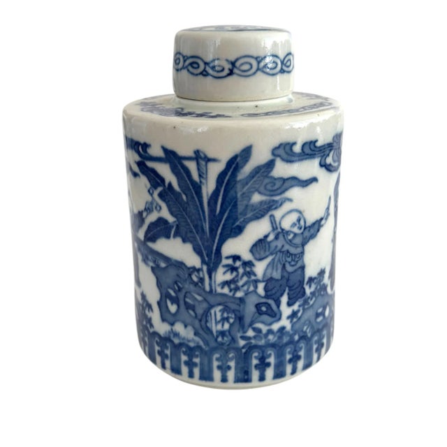 Early 20th Century Blue and White Chinese Porcelain Tea Caddy For Sale - Image 5 of 10
