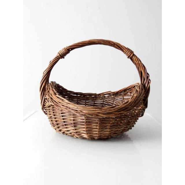 This vintage wicker basket features convenient double handles that merge across the top. With a lovely weave, it can be...