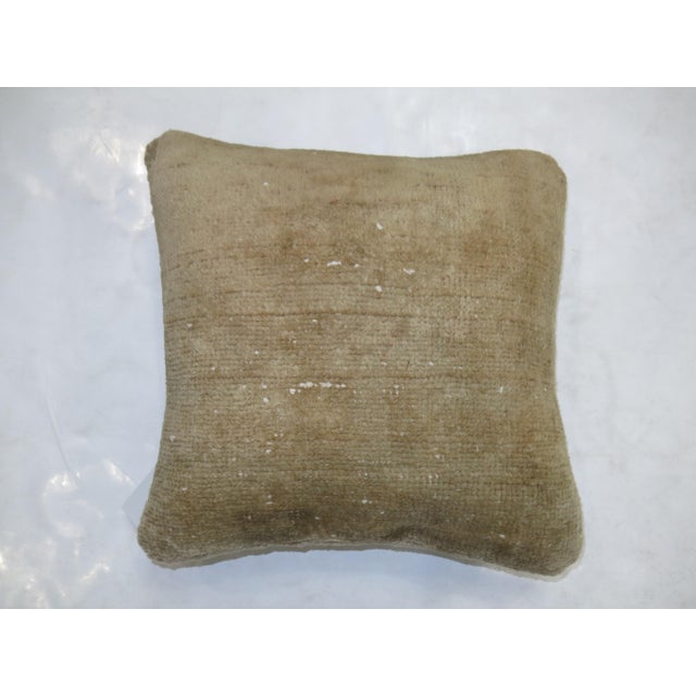 Late 20th Century Neutral Vintage Oushak Rug Pillow For Sale - Image 5 of 5