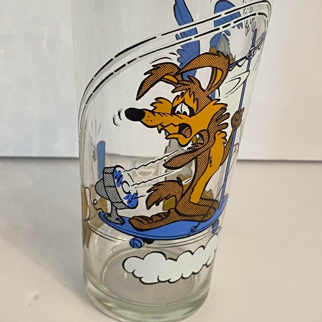 1976 Looney Tunes Wile E. Coyote and the Road Runner Collector Series "Interaction" Glass For Sale In Sacramento - Image 6 of 6