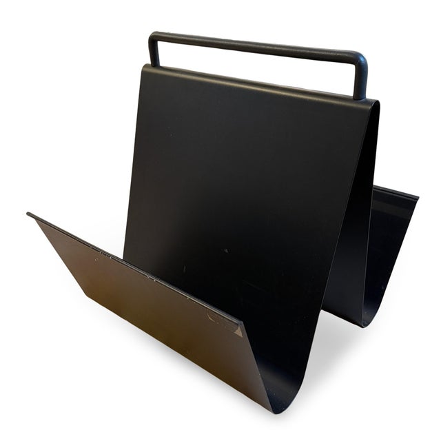 1980 postmodern metal magazine rack, designed by Pete Sans for NRO. Made of a single sheet of powder-coated metal with a...