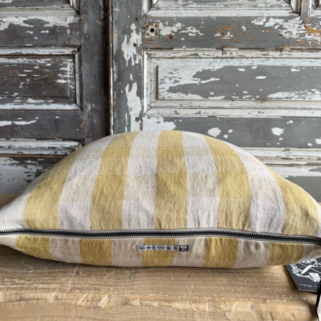 French Linen Accent Case– Vichy Paille For Sale - Image 4 of 5