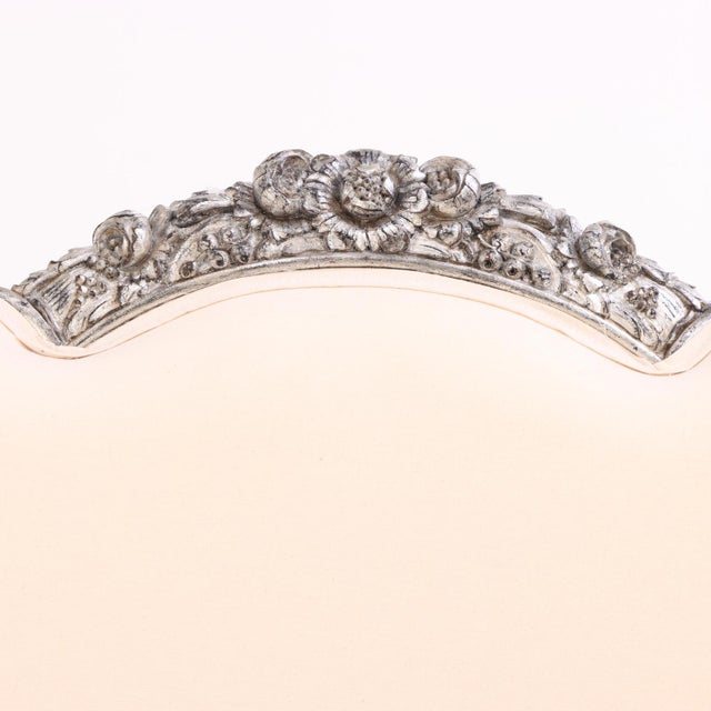 A French Louis XV Style Silver Leaf Carved Settee, C. 1930. For Sale - Image 4 of 5