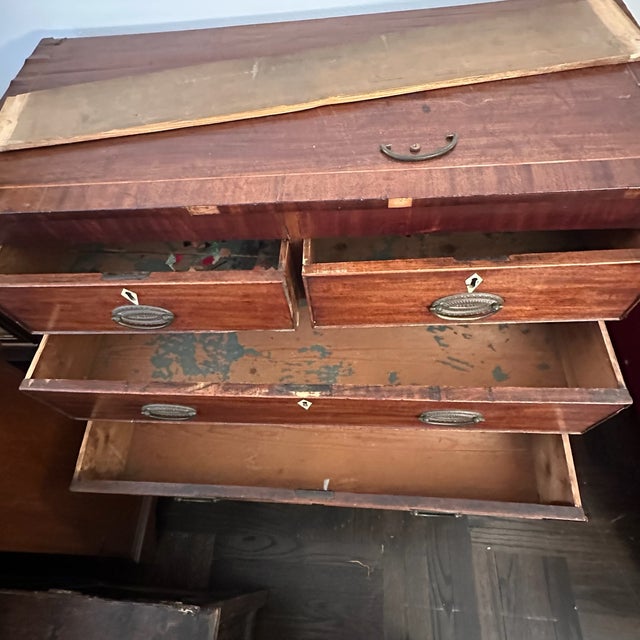 Antique Hepplewhite Style Chest of Drawers For Sale In New York - Image 6 of 9