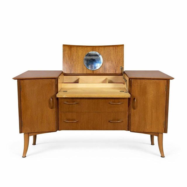 A stylish mid-century Wrighton dressing table, crafted in a beautiful combination of walnut and teak veneers. This elegant...