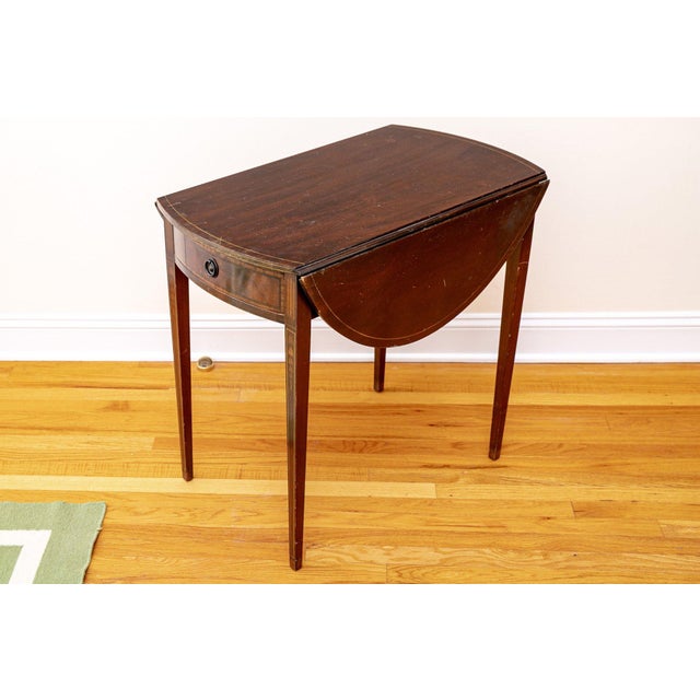 Early 18th Century Federal Mahogany Pembroke Drop Leaf Table With Satinwood Inlaid Legs and Brass Pull For Sale In New York - Image 6 of 9