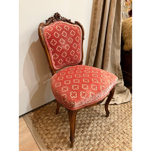 A beautifully preserved antique French Louis XV–style side chair dating to the late 19th century, featuring an elegant...