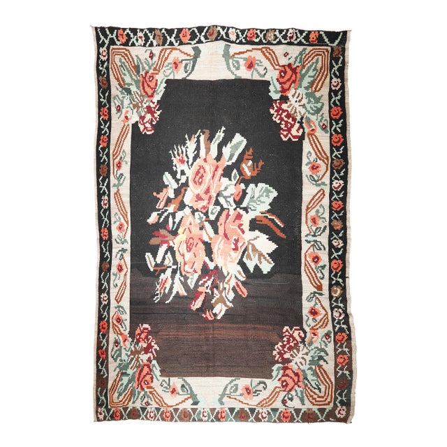 Vintage Anatolian Floral Kilim With Central Bouquet – Handwoven Wool Flatweave Kilim Rug -5' 8'' X 8' 2'' For Sale