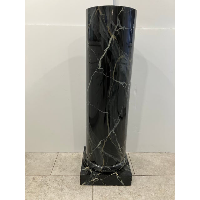 Classical Roman 1970s Faux Marble Column For Sale - Image 3 of 8