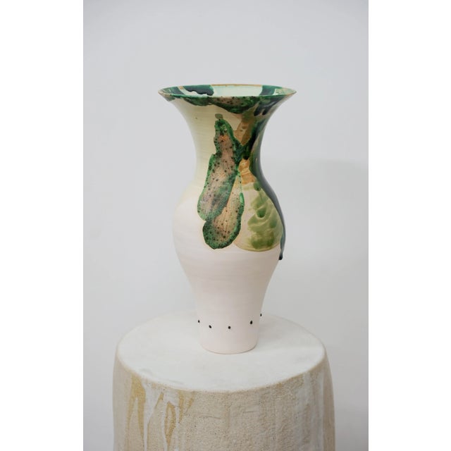 Otoma_02 vase by emmanuelle roule unique piece. Dimensions: ø 16 x h 31 cm. Materials: stoneware. Vase made of white...