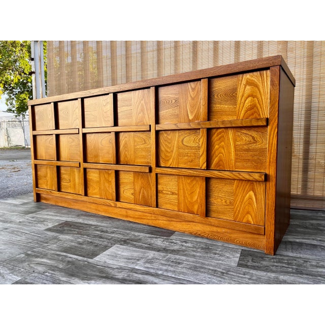 1970s Mid Century Modern Chest of Drawers by Stanley Furniture. C 1970s For Sale - Image 5 of 13