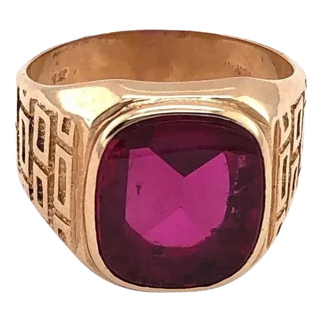 14 Karat Yellow Etched Gold and Garnet Solitaire Fashion Ring For Sale