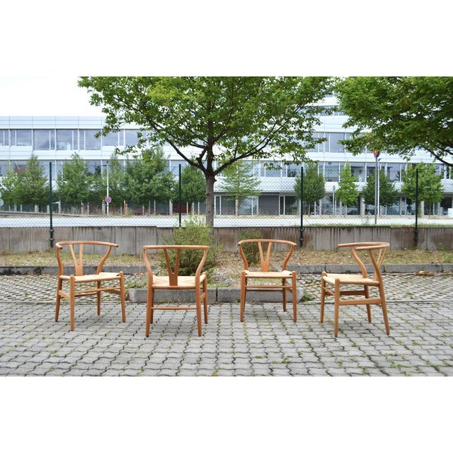 Mid-Century Modern CH24 Wishbone Y Chair in Oak by Hans J. Wegner for Carl Hansen, 1970s, Set of 4 For Sale - Image 3 of 18