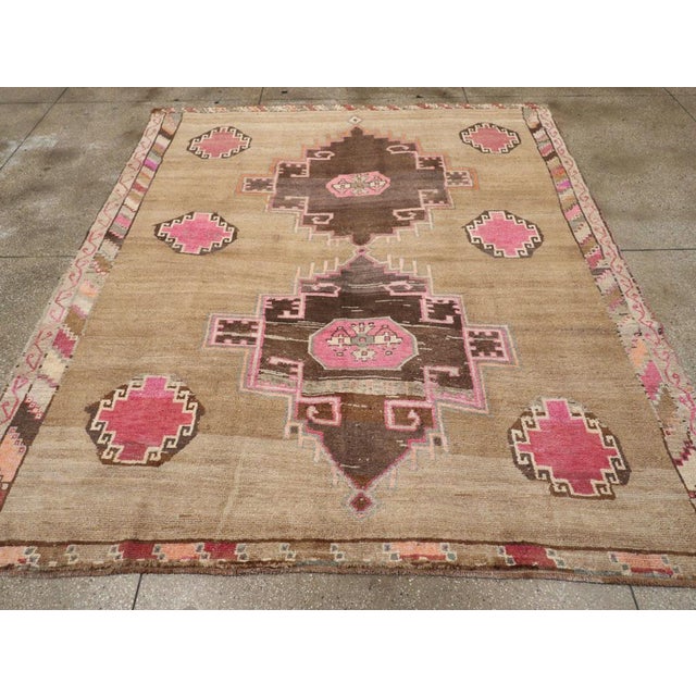 Galerie Shabab Collection Mid-20th Century Turkish Anatolian Room Size Carpet For Sale - Image 4 of 10