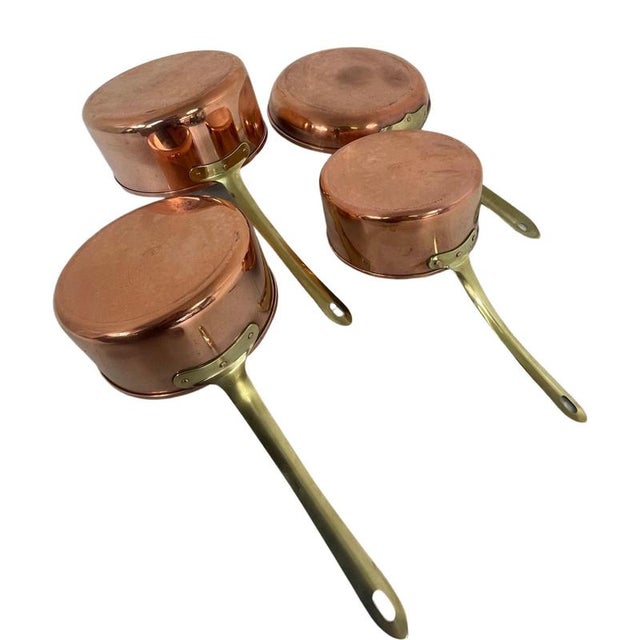 Set of 3 pots and one pan. Made from high wuility copper. The pots can be stacked together to safe some room but be honest...