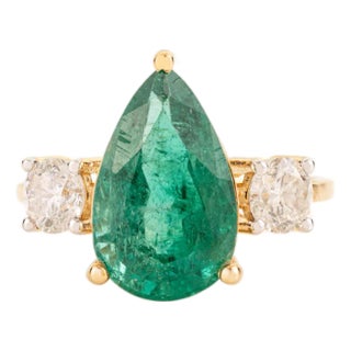 Retro-Inspired 3.47Ct Pear Cut Emerald & Diamond Statement Ring Size 7 in 18k Gold For Sale