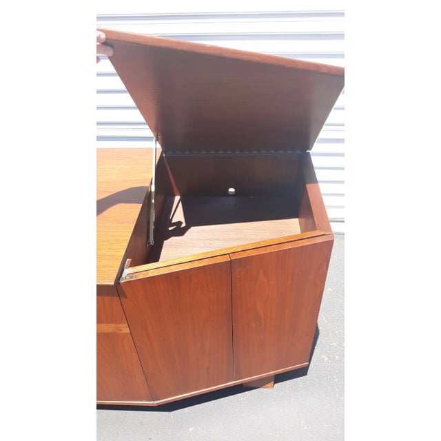 Mid 20th Century Mid Century Teak Stereo Media Cabinet Sideboard Console For Sale - Image 5 of 12