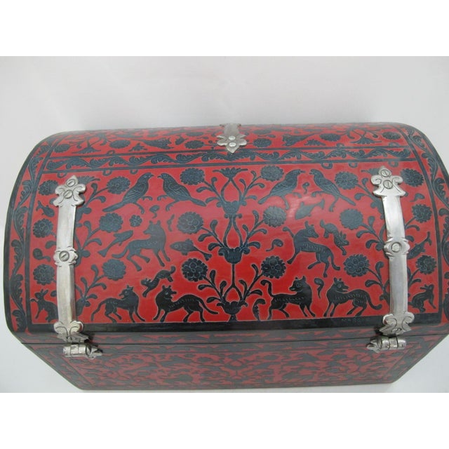 Olinala Guerrero Mexico Red & Black Lacquer Carved Animals Lidded Wood Box For Sale - Image 14 of 18